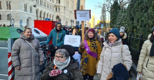 Behinderte protestieren bei ÖVP und Grünen für ihre Rechte