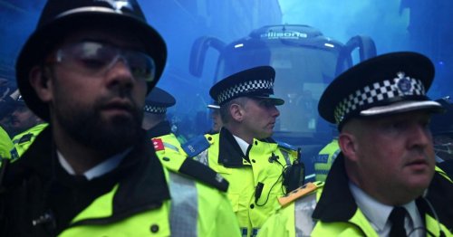Mehr als 100 Londoner Polizisten gaben aus Protest Waffenscheine ab