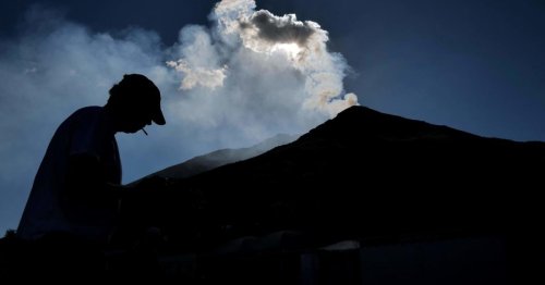 Videos zeigen dichten Rauch über italienischem Vulkan Stromboli