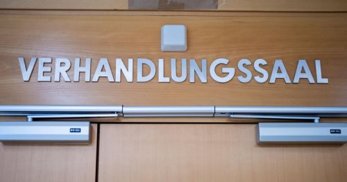 17-Jähriger probierte sich als Zuhälter von Freundin (13) aus: 1 Jahr teilbedingt