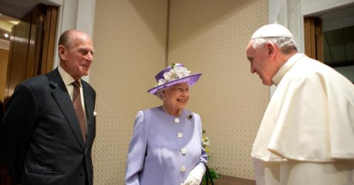 Wie Queen 2014 auf Papst Franziskus' "unbezahlbares" Geschenk für George reagierte