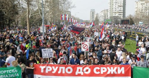 Belgrad: Menschenmassen bei Protest gegen Vucic