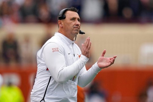 Longhorns move to No. 21 in AP Top 25, USA Today Coaches Poll