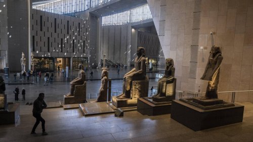 En images: le Grand musée égyptien présente son «Grand escalier» rassemblant 70 sculptures - Le Temps