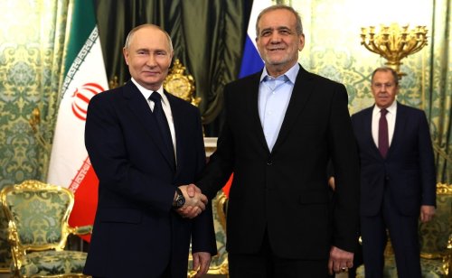 Putin signs law ratifying strategic partnership treaty with Iran