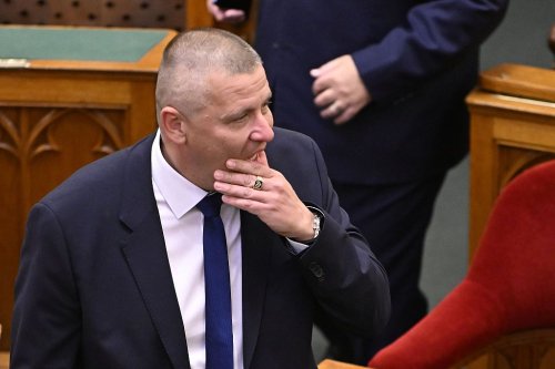 Budapest 'closing the door' on Russia, Hungary's defense minister says
