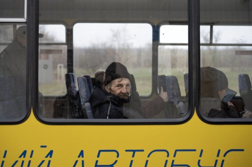 Over 100K Ukrainians Choose to Return to Russian-Occupied Donbas as Economic Hardship Grows