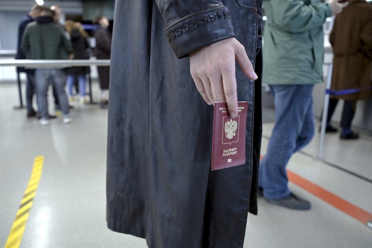 Russian Conscripts Increasingly Blocked From Leaving Country Amid Mobilization Fears