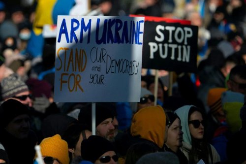 39 Nobel Laureates Rally Against Putin's Regime in Open Letter