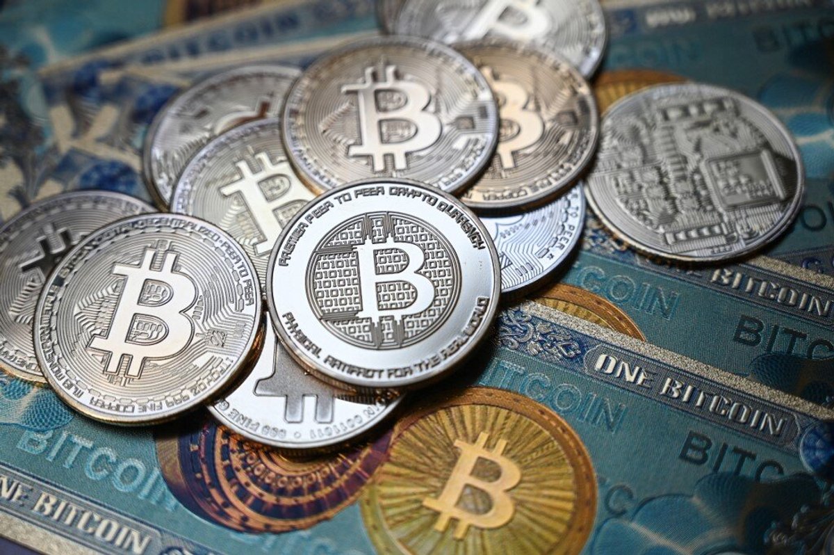 Britain Expands Russia Sanctions, Targets Crypto Networks, Uranium Trade
