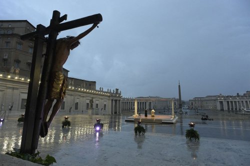 « Le pape rejoint ceux qui sont confinés » : le 27 mars 2020, une bénédiction en temps de Covid