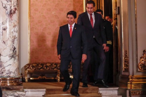 Pérou : le Parlement interdit au président de se rendre au Vatican et à Bruxelles