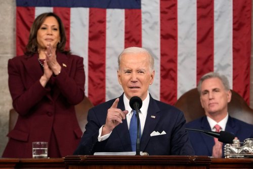 Devant le Congrès, Biden dit vouloir « finir le travail » pour rendre à l’Amérique sa fierté