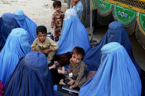 L’ONU demande aux Talibans de modifier leurs politiques « restreignant » les droits fondamentaux des Afghanes