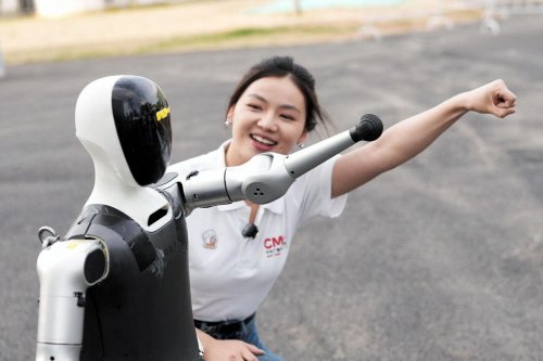 Des robots au semi-marathon de Pékin : derrière une course inédite, un enjeu bien plus vaste
