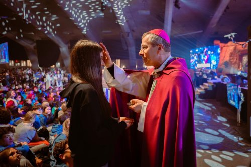 Frat de Lourdes 2025 : près de 900 jeunes reçoivent le sacrement des malades