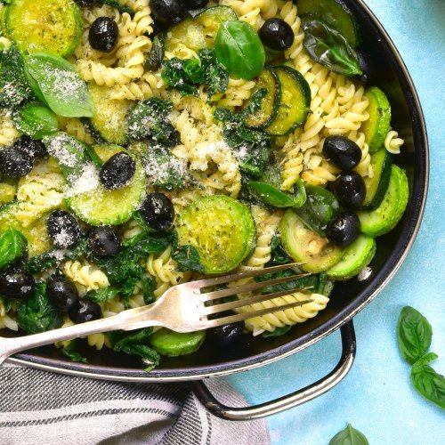 Pasta With Zucchini and Black Olives