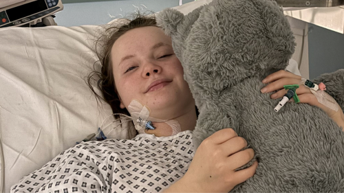 Teen issues warning after doctors ignored major symptom before she 'died' in front of classmates