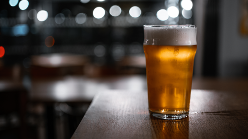 People are just finding out real reason pint glasses have a bulge on them