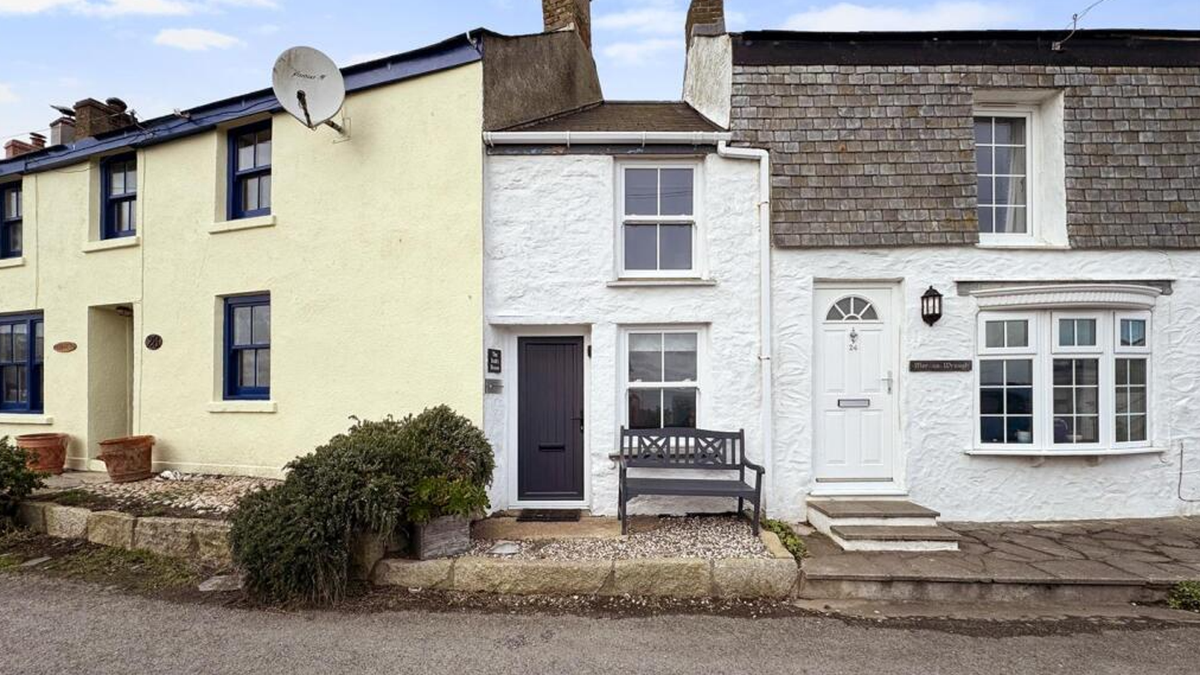 Inside 'Britain's tiniest house' that's gone on sale for £235,000