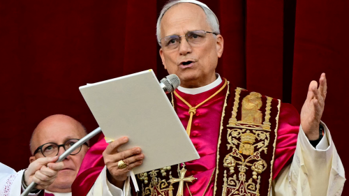 People surprised to see newly elected Pope sporting popular Apple gadget during first official mass