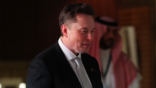Footage of Elon Musk and Trump in talks with Saudi Crown Prince leaves everybody with same puzzling question