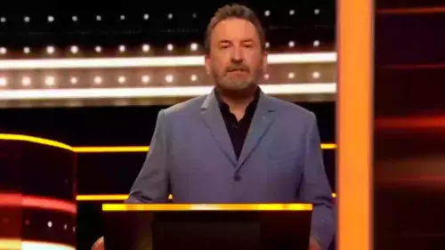 Lee Mack left 'surprised' after record number of The 1% Club players use pass on one question