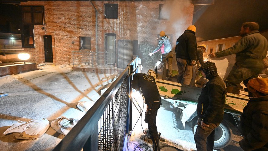 « Les dealers vous embrassent » : action coup de poing des agriculteurs à Toulouse, après les propos controversés d’un agent de l’État