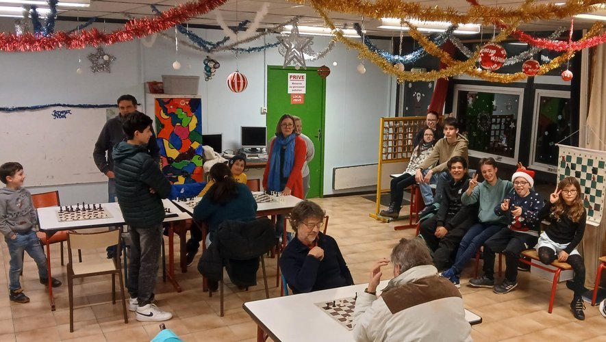 Meilleurs résultats en mathématiques, travail sur soi : les échecs font leurs preuves dans les écoles