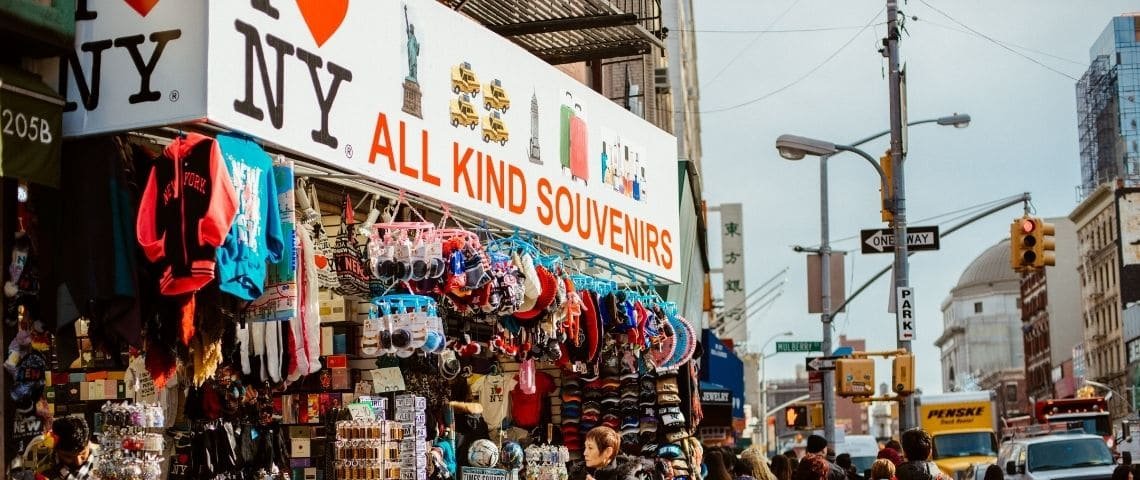 « Zizmorcore » : mais pourquoi les New-Yorkais s’habillent-ils dans des boutiques de souvenirs ?