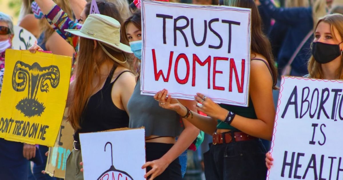 Surveillance numérique : les femmes qui voudront avorter aux USA vont devoir se méfier de leur téléphone