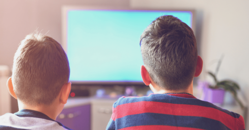 Comment les enfants regardent la télévision en 2022 ?