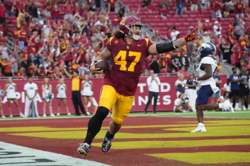 USC Trojans Face Yet Another Defensive Line Loss via Transfer Portal in 2024
