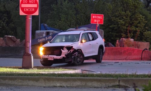 3 suspects still on loose after robbery leads to suspect vehicle fleeing police, crashing in Highland Park