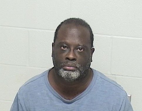 Man arrested after allegedly communicating with undercover officer posing as 12-year-old child, traveling to meet for sex in Lake Forest