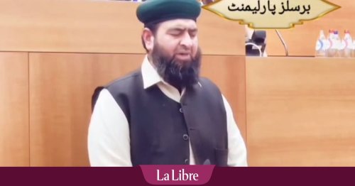 Un imam récite une sourate du Coran au micro du Parlement bruxellois