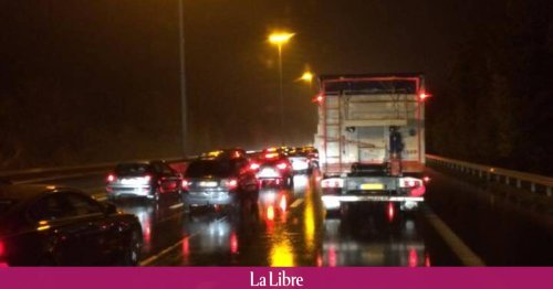 Un jeune homme de 26 ans abandonné ensanglanté sur l'autoroute à Villers-le-Bouillet