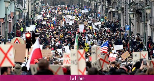 Grande manifestation contre les mesures sanitaires à Bruxelles: une soixantaine d'arrestations, 3 policiers et 12 manifestants blessés après les émeutes