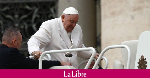 Le Vatican donne des nouvelles du pape François, hospitalisé à Rome