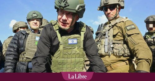 "Nous voulions montrer le caractère vaniteux de ces gens qui acceptent des tels cadeaux"