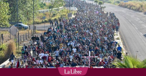 Des milliers de personnes marchent depuis le Mexique vers les États-Unis : "Le gouvernement mexicain ne nous a laissé aucun autre choix"