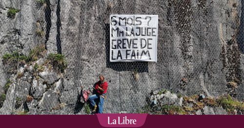 Le patron de la citadelle de Dinant gêné par cet homme campé sur un rocher depuis jeudi : "Je me passerais bien de telles bêtises"