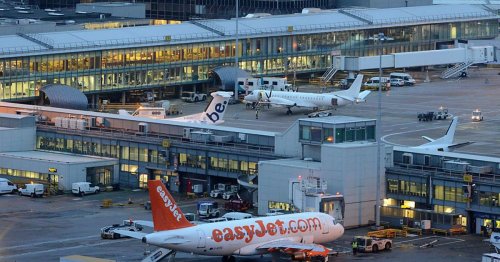 manchester-airport-chaos-as-both-runways-shut-after-heavy-snow