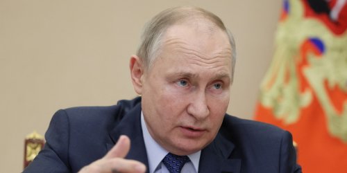 « Nous ne sommes pas fous » : Vladimir Poutine revient sur ses menaces d'un recours à l'arme nucléaire