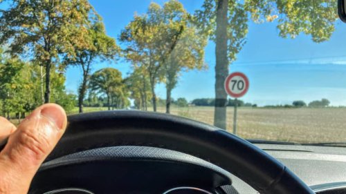 ​Vienne : les voitures radars privées prises en train de flasher en duo sur la même route