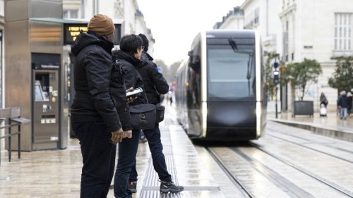 Tours : un piéton percuté par le tramway