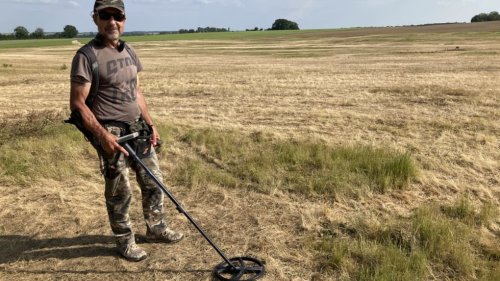 Sur le champ du Teknival de l’Indre souffle un air de « Mad Max »