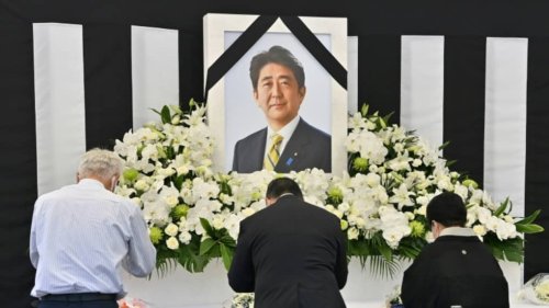 Le Japon entre recueillement et contestation aux funérailles nationales d'Abe