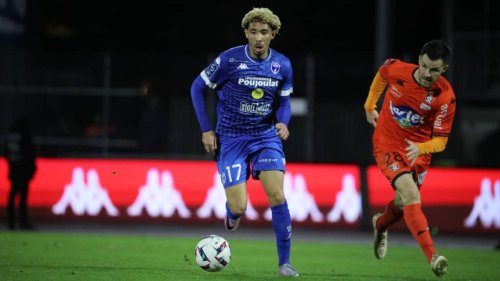 Ligue 2 : trois changements dans le onze de Niort à Saint-Étienne