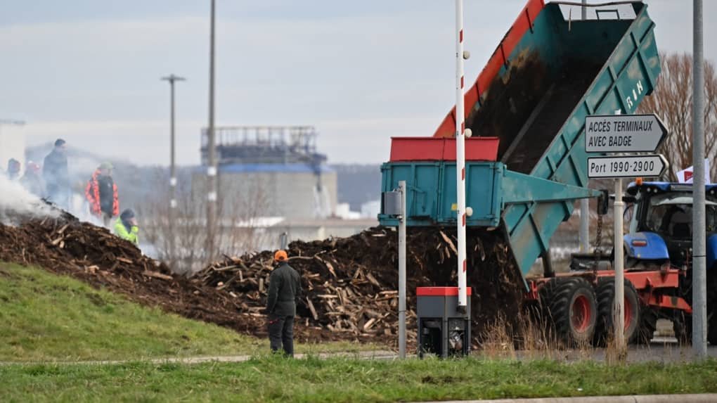 Mercosur : des agriculteurs mettent en place un barrage filtrant au port du Havre pour « contrôler » les produits alimentaires